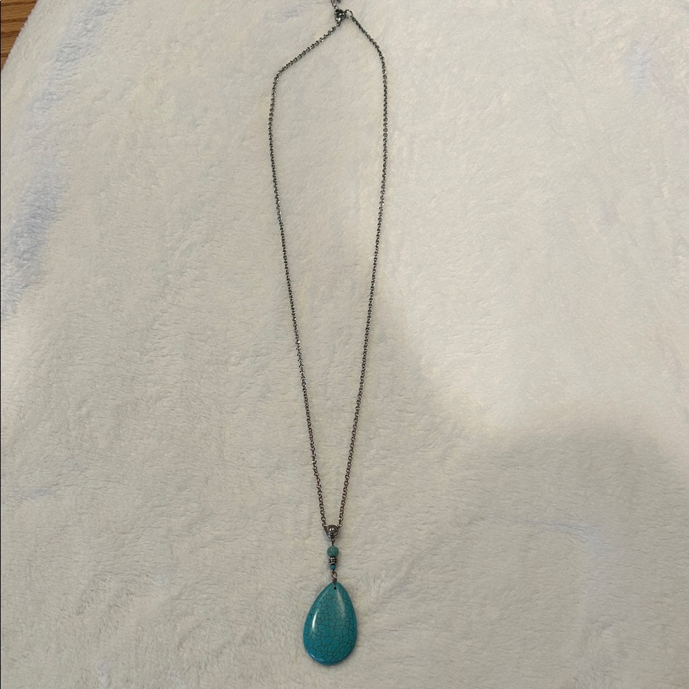 Elegant Blue Pendant Necklace